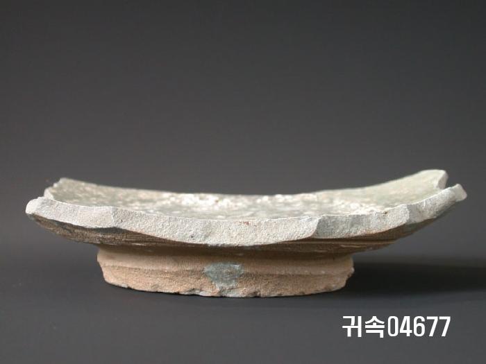 朝鮮 純白磁 접시 底部片 이미지