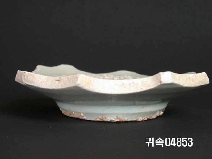 朝鮮 純白磁  접시底部片 이미지