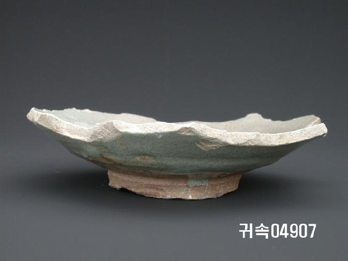 朝鮮 純白磁  접시底部片 이미지