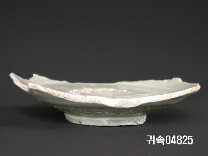 朝鮮 純白磁  접시底部片 이미지