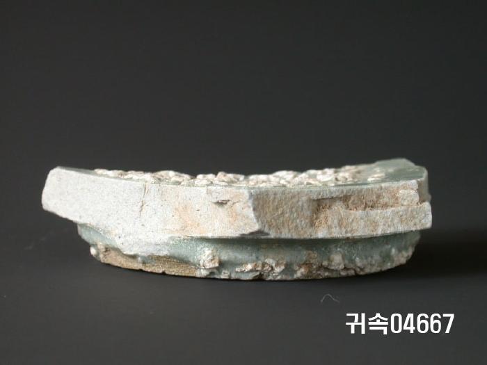 朝鮮 純白磁 접시 底部片 이미지