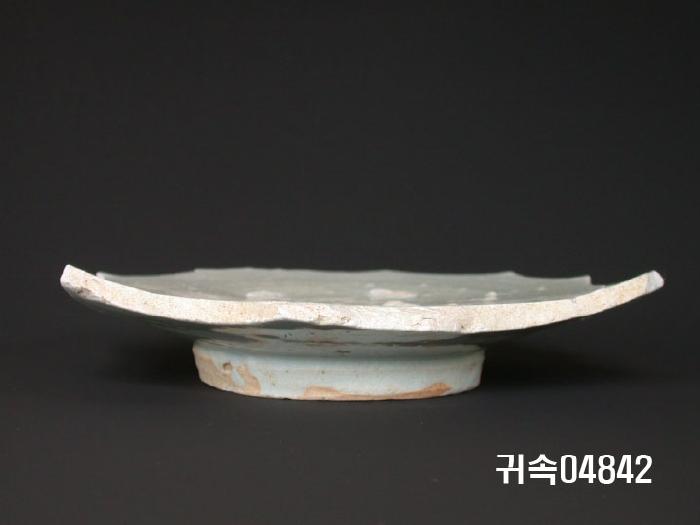 朝鮮 純白磁  접시底部片 이미지