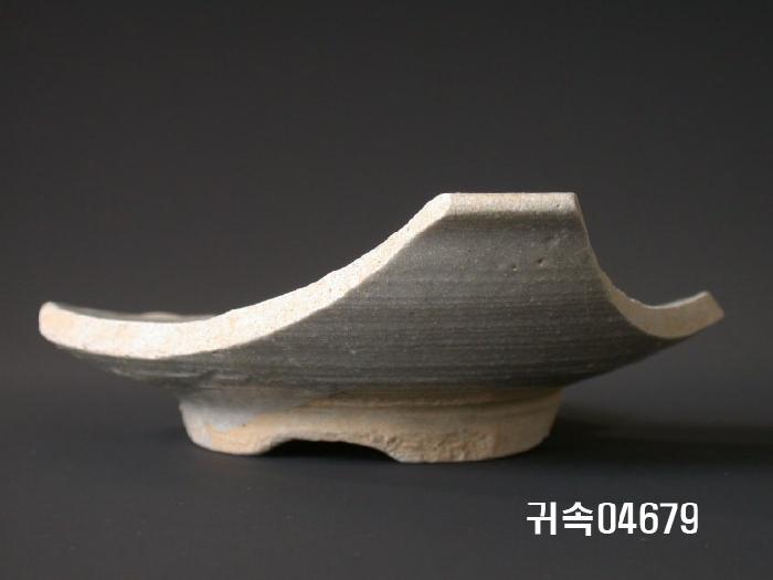 朝鮮 純白磁 접시 底部片 이미지