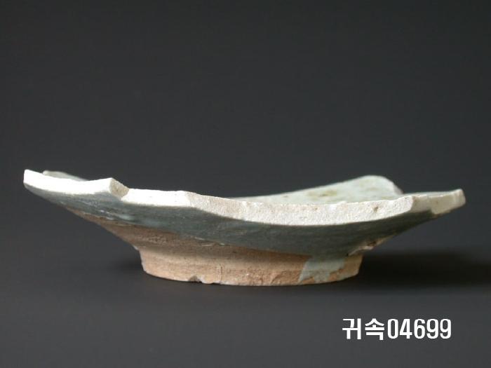 朝鮮 純白磁 접시 底部片 이미지