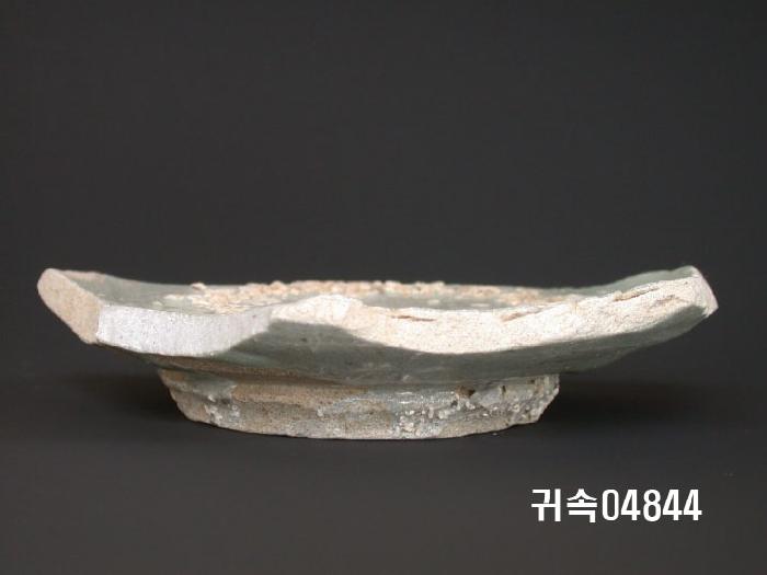 朝鮮 純白磁  접시底部片 이미지