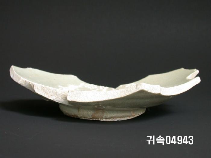 朝鮮 純白磁  접시底部片 이미지