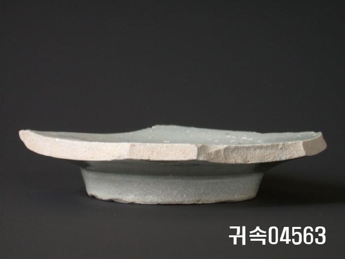 朝鮮 純白磁 楪匙 底部片 이미지
