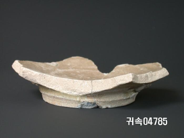 朝鮮 純白磁 접시 底部片 이미지