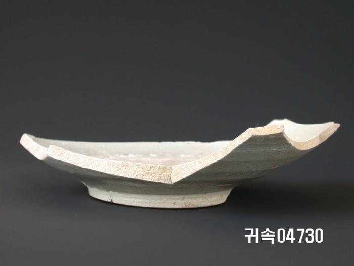 朝鮮 純白磁 접시 底部片 이미지