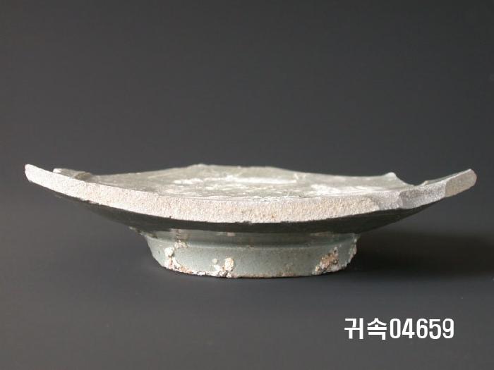 朝鮮 純白磁 접시 底部片 이미지