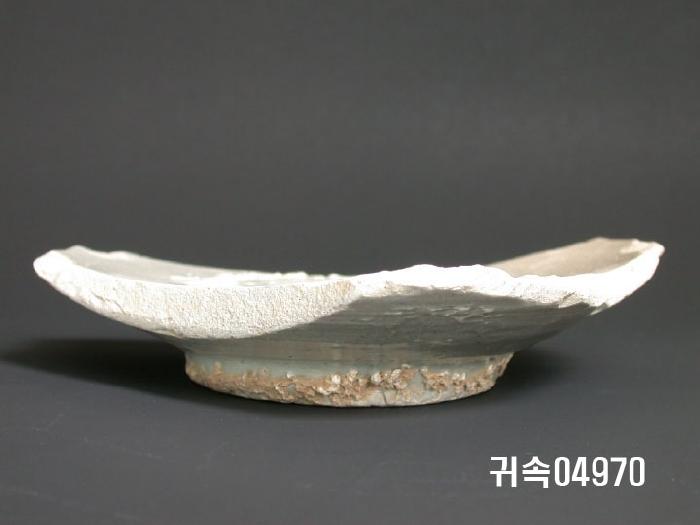 朝鮮 純白磁  접시底部片 이미지