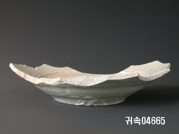 朝鮮 純白磁 접시 底部片 이미지