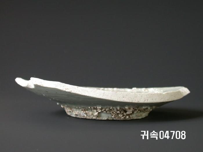 朝鮮 純白磁 접시 底部片 이미지