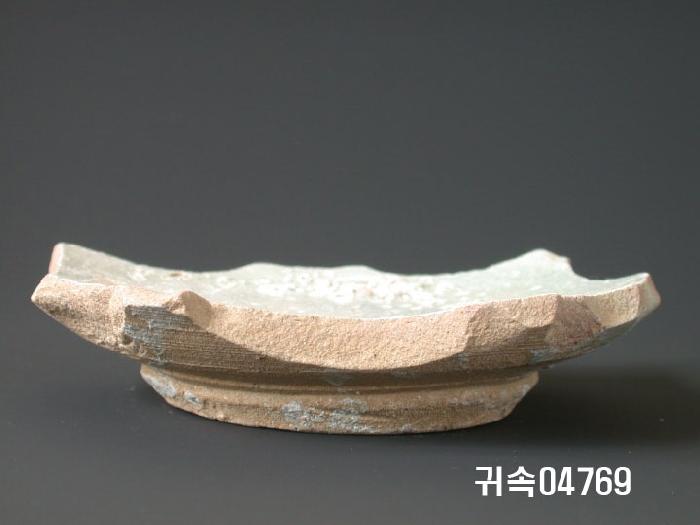 朝鮮 純白磁 접시 底部片 이미지