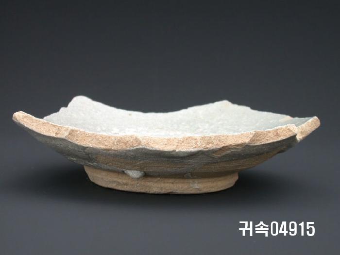 朝鮮 純白磁  접시底部片 이미지