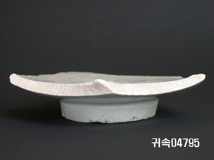 朝鮮 純白磁  접시底部片 이미지