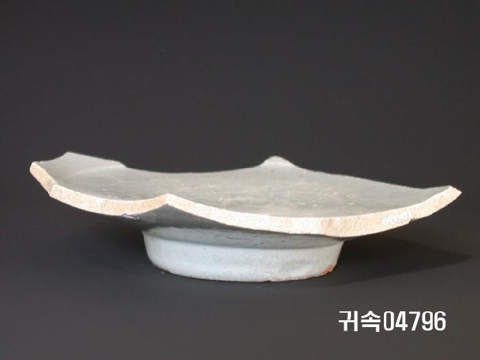 朝鮮 純白磁  접시底部片 이미지