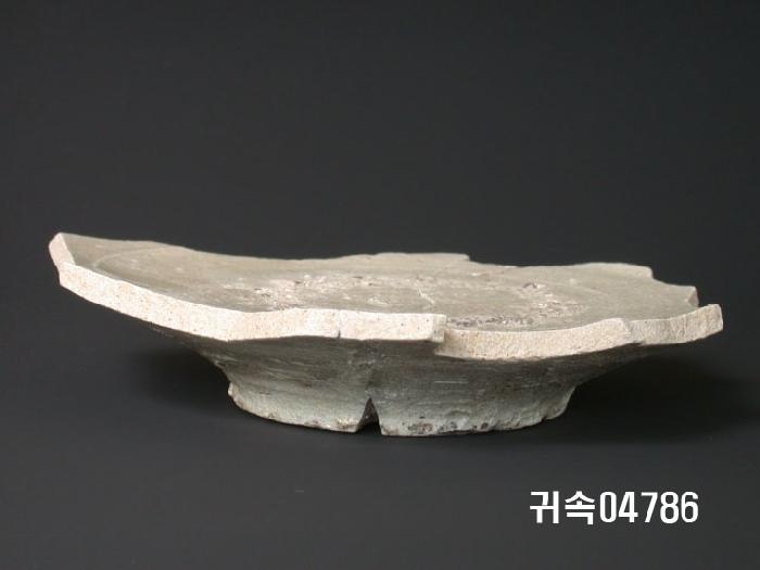 朝鮮 純白磁 접시 底部片 이미지