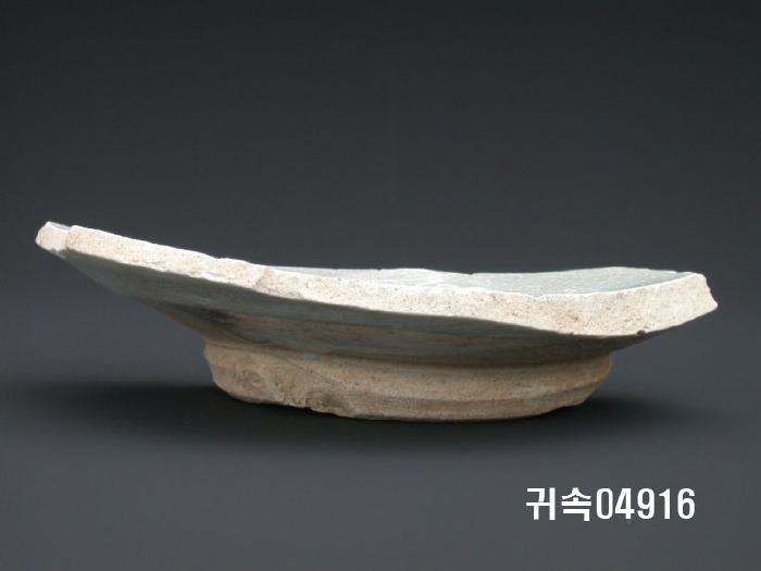 朝鮮 純白磁  접시底部片 이미지