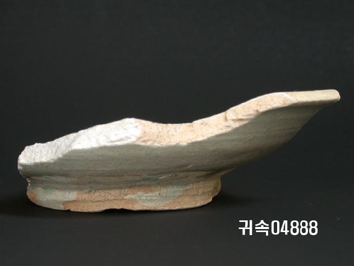 朝鮮 純白磁  접시底部片 이미지