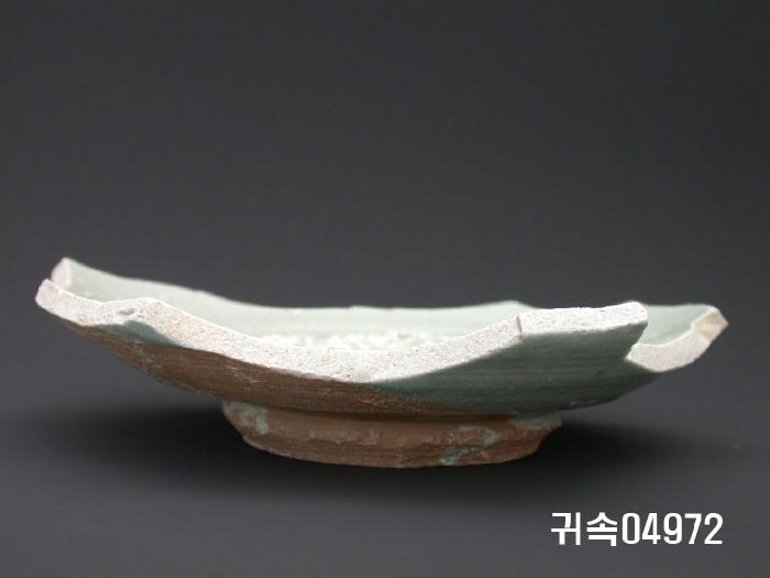 朝鮮 純白磁  접시底部片 이미지