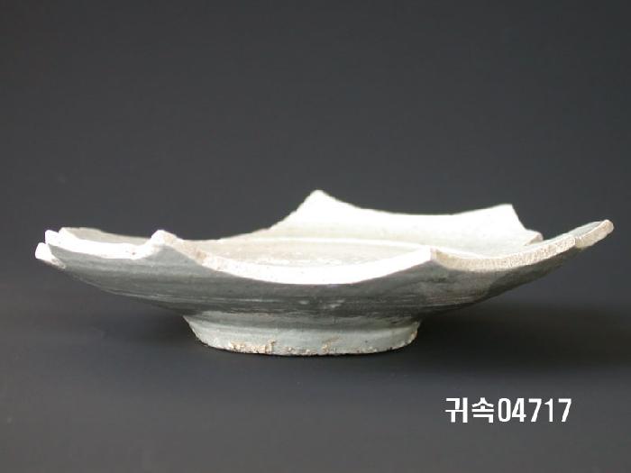 朝鮮 純白磁 접시 底部片 이미지