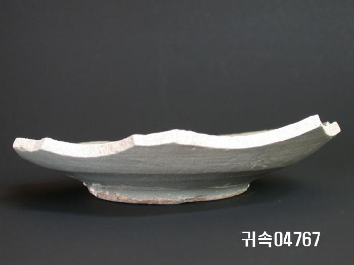 朝鮮 純白磁 접시 底部片 이미지