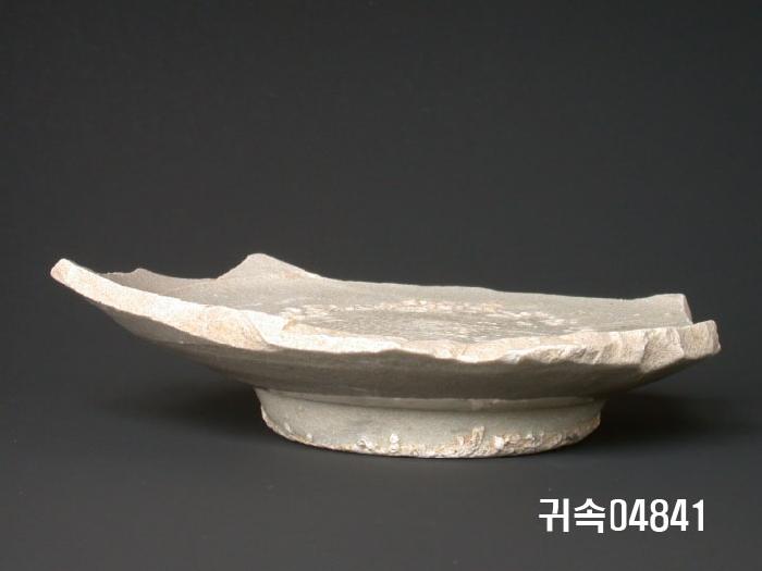 朝鮮 純白磁  접시底部片 이미지
