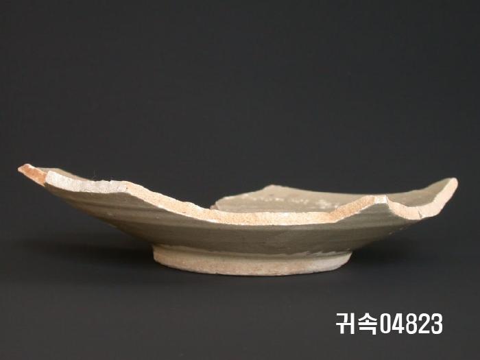 朝鮮 純白磁  접시底部片 이미지