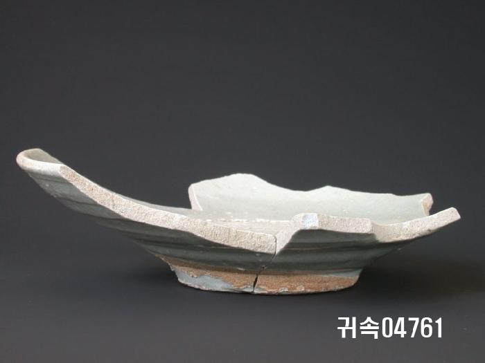 朝鮮 純白磁 접시 底部片 이미지