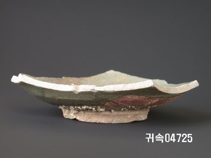 朝鮮 純白磁 접시 底部片 이미지