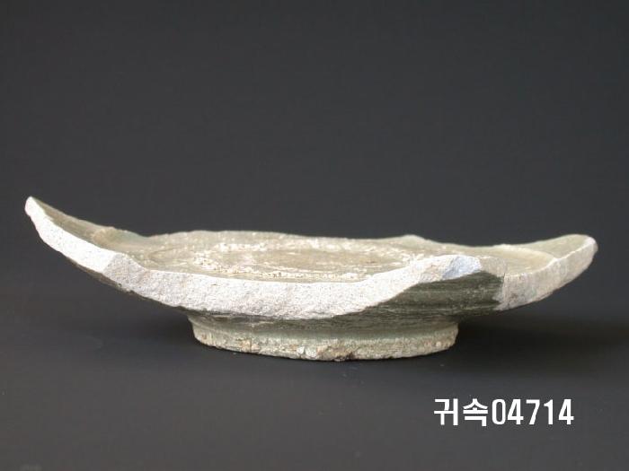 朝鮮 純白磁 접시 底部片 이미지