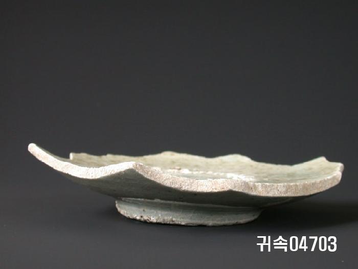 朝鮮 純白磁 접시 底部片 이미지
