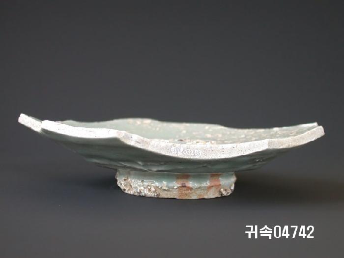 朝鮮 純白磁 접시 底部片 이미지