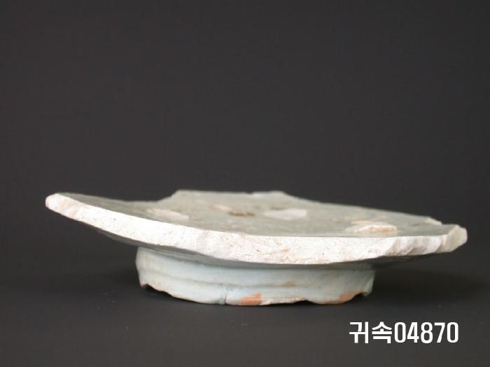 朝鮮 純白磁  접시底部片 이미지