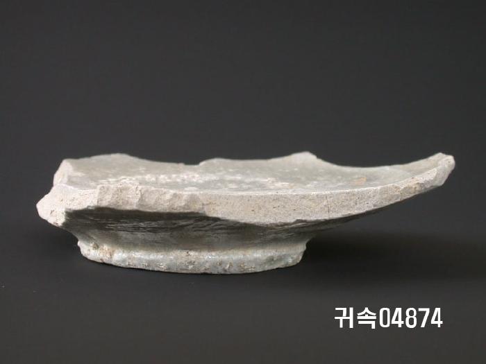 朝鮮 純白磁  접시底部片 이미지