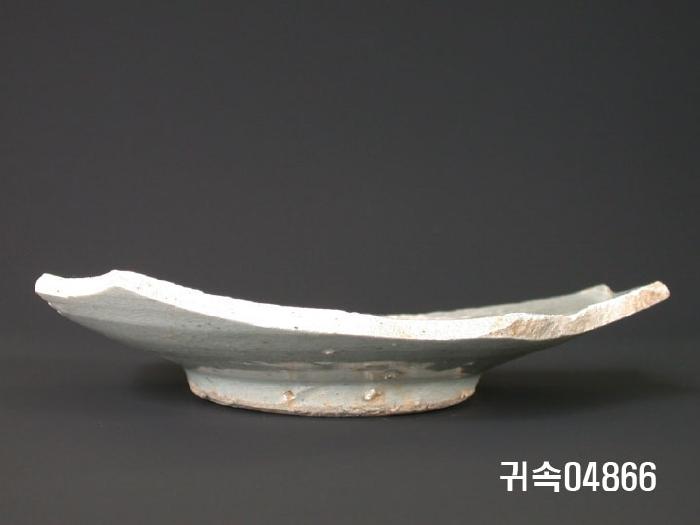 朝鮮 純白磁  접시底部片 이미지