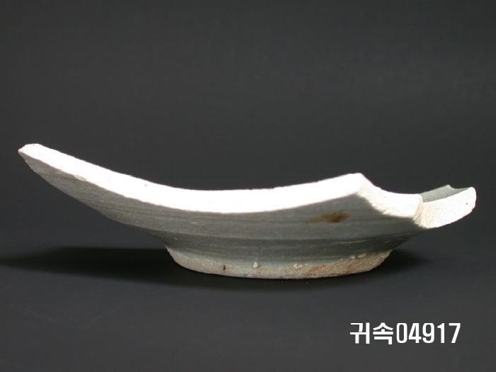 朝鮮 純白磁  접시底部片 이미지