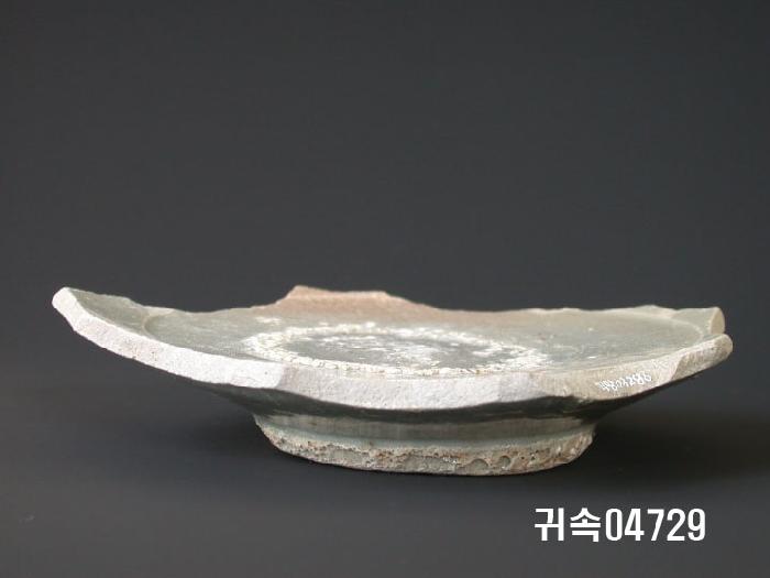 朝鮮 純白磁 접시 底部片 이미지