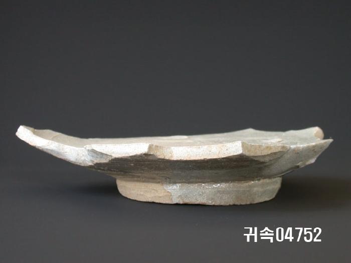 朝鮮 純白磁 접시 底部片 이미지