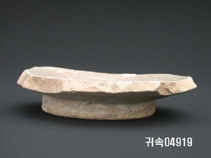 朝鮮 純白磁  접시底部片 이미지