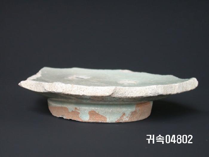 朝鮮 純白磁  접시底部片 이미지