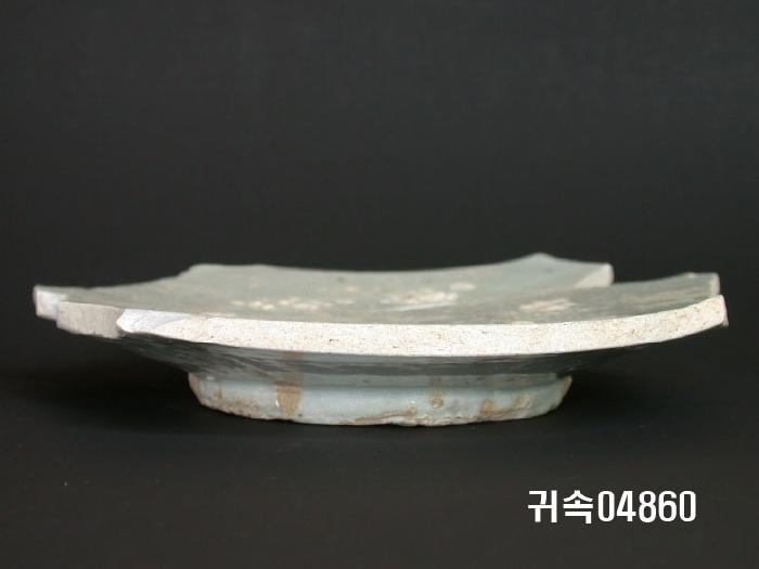 朝鮮 純白磁  접시底部片 이미지