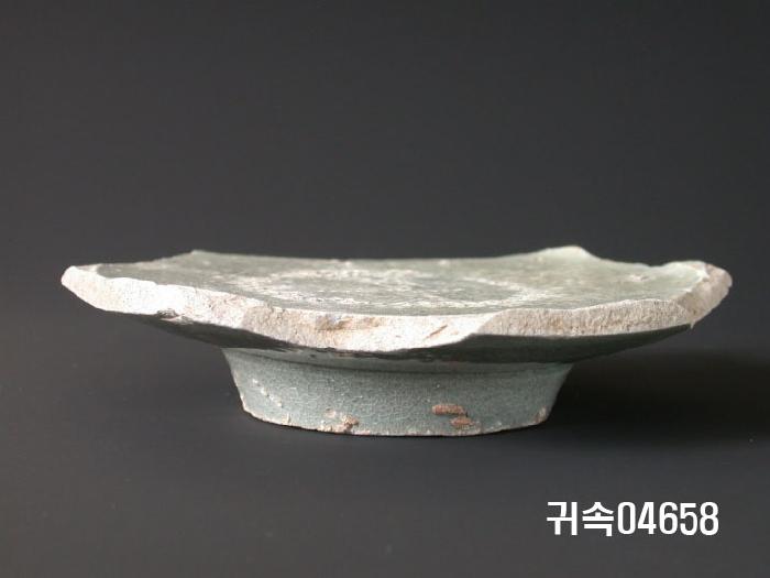 朝鮮 純白磁 楪匙 底部片 이미지