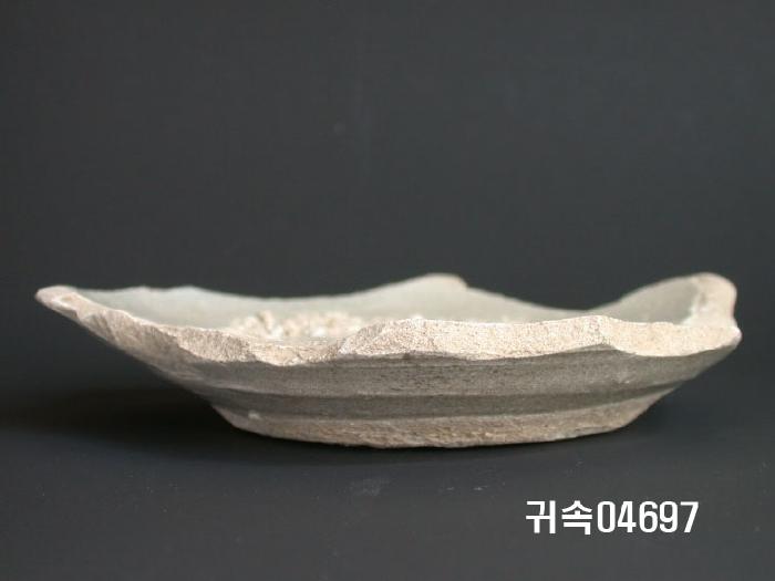 朝鮮 純白磁 접시 底部片 이미지