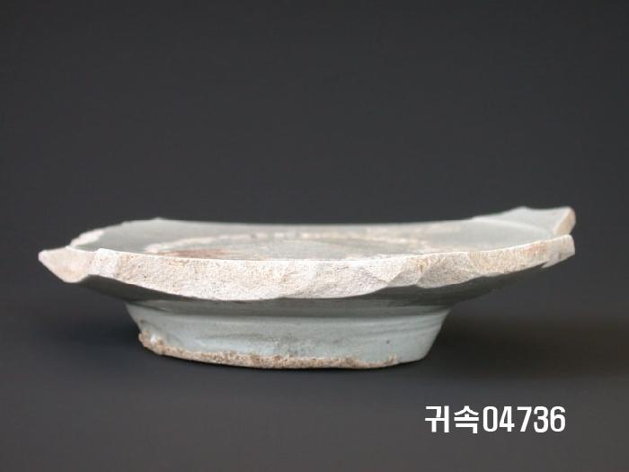 朝鮮 純白磁 접시 底部片 이미지