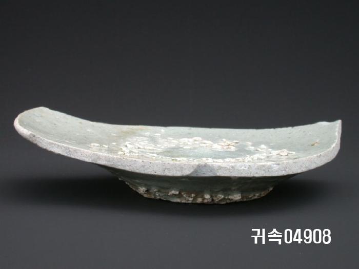 朝鮮 純白磁  접시底部片 이미지