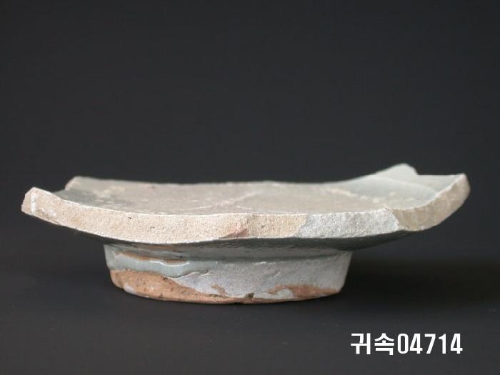 朝鮮 純白磁 접시 底部片 이미지