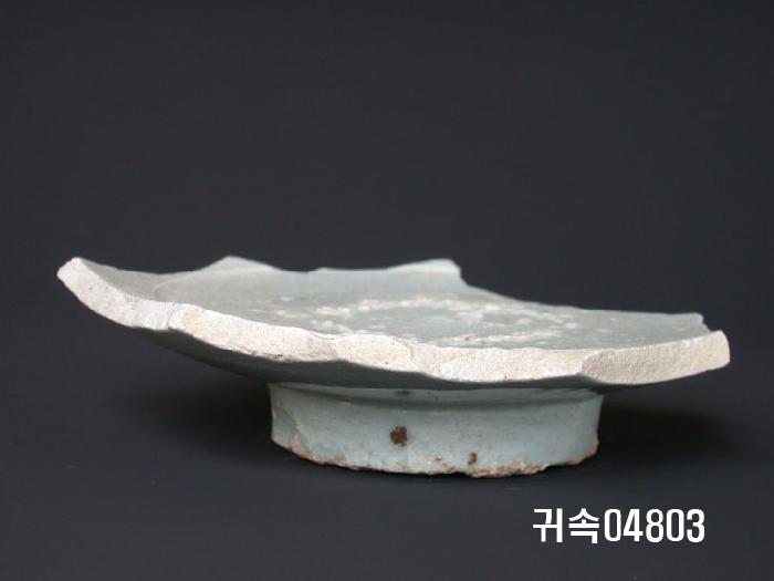 朝鮮 純白磁  접시底部片 이미지