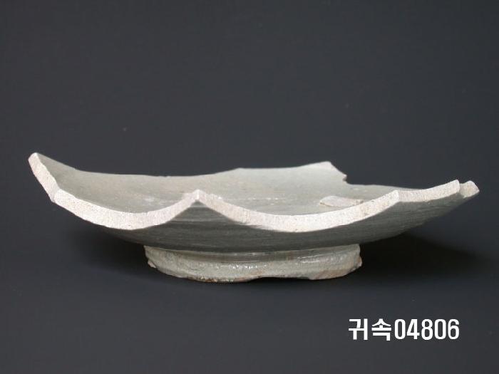 朝鮮 純白磁  접시底部片 이미지